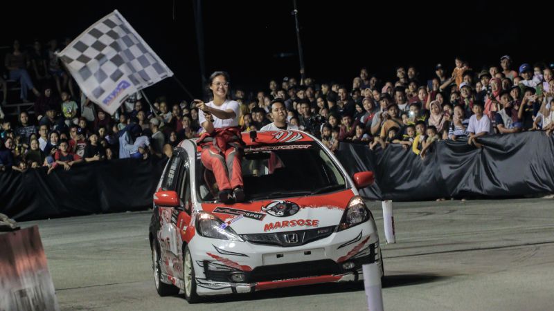Canya Prasetyo melakukan victory lap