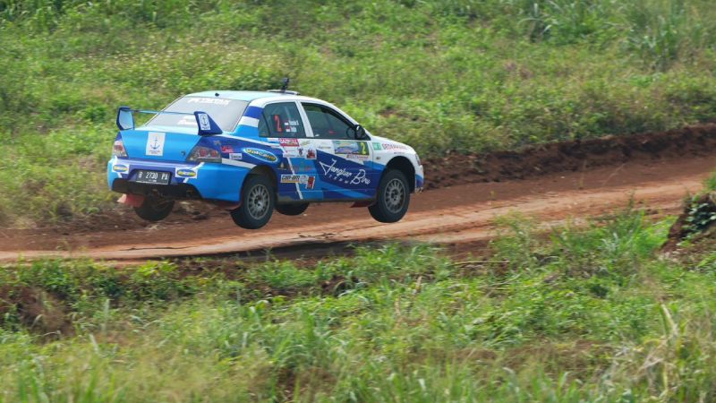 Mitsubishi Evo IX milik M Yassin Kosasih yang turun di Kejurda Sprint Rally 2024