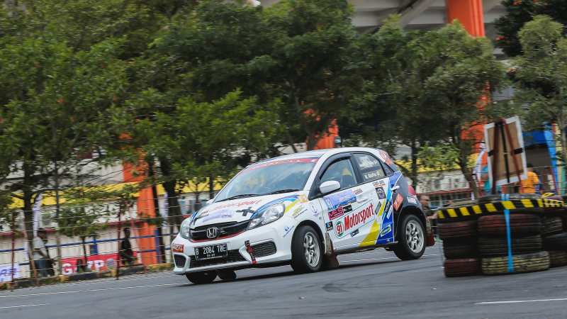 Honda Brio yang dipacu Rian dan Eky