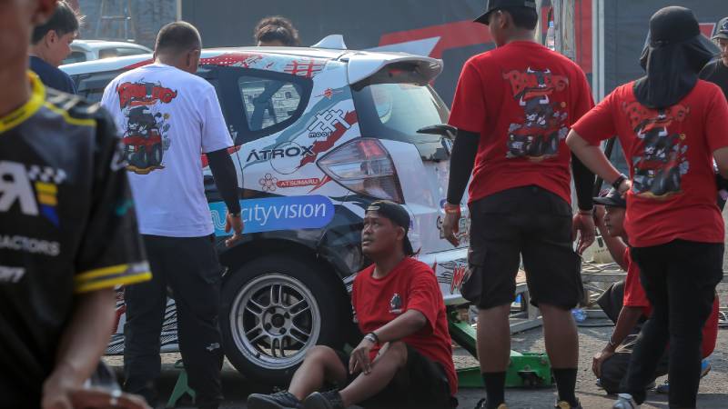 Mobil balap Banteng Motorsport mengalami kendala teknis