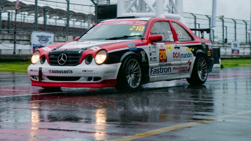 Arie Aumos pembalap Indostar Motorsport