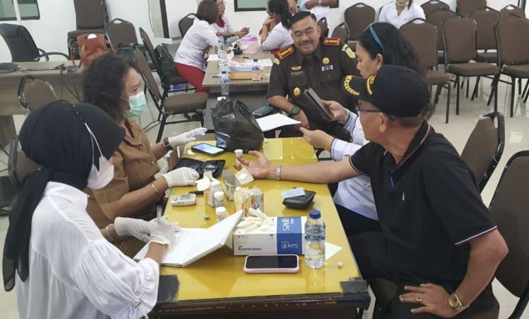 Kejaksaan Negeri (Kejari) Pematangsiantar menggelar kegiatan sosial dalam rangka memperingati Hari Kartini.