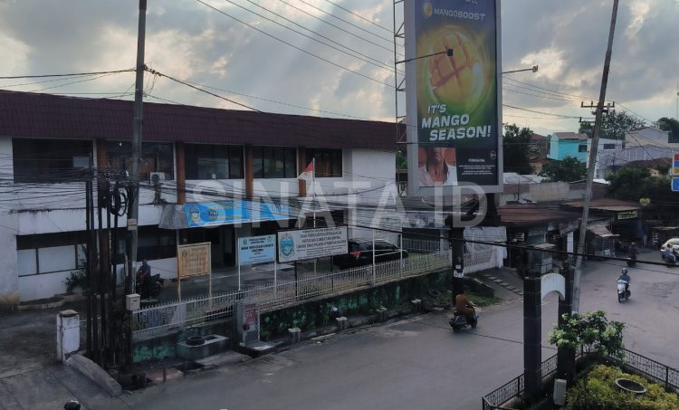 Reklame berdiri tanpa izin lebih dari setahun sejak dibangun akhir 2023 lalu, tak kunjung ditertibkan. ist