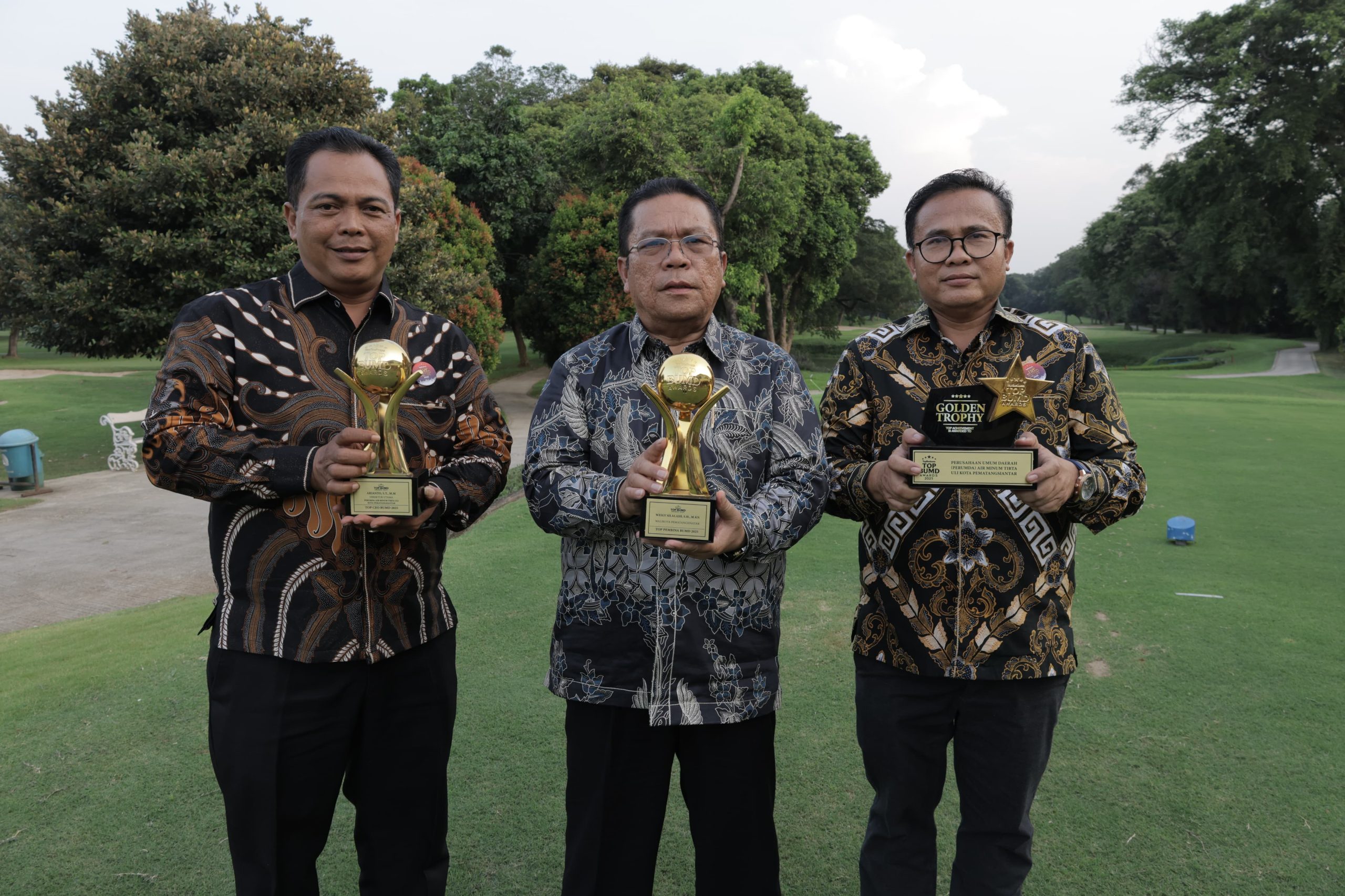 (dari kiri ke kanan) Dirut Arianto, Wesly Silalahi dan Plt Dirum Mulyadi. (ist)