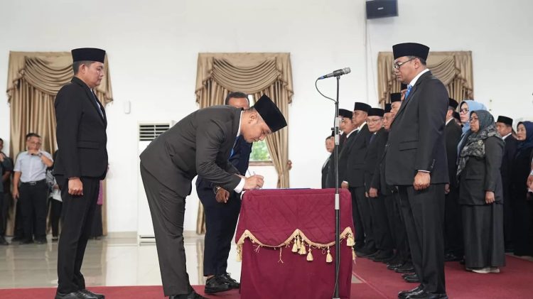 113 pejabat baru di lingkungan Pemerintah Kabupaten (Pemkab) Deli Serdang resmi dilantik pada Kamis, 8 Mei 2025, oleh Bupati.