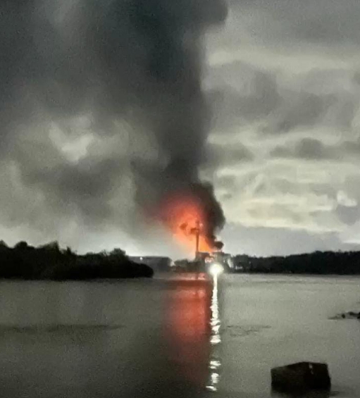 PLTU Labuhan Angin terbakar, PLN bersama Dinas Kebakaran Kota Sibolga dan Kabupaten Tapanuli Tengah bergerak cepat.