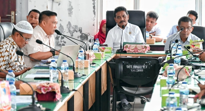 Pemkab Tapteng akhirnya memenuhi undangan DPRD untuk Rapat Dengar Pendapat (RDP) terkait informasi pemberhentian beasiswa berprestasi.