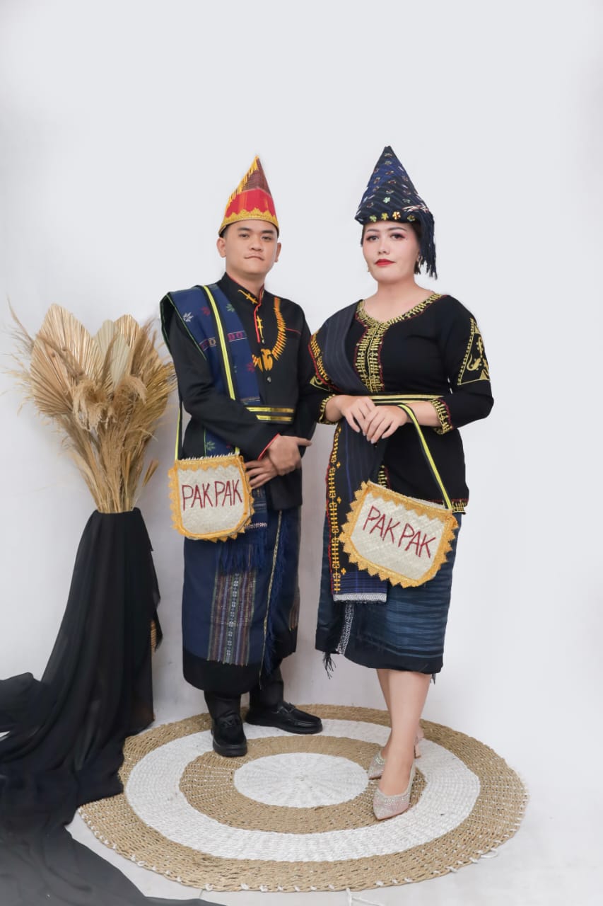 Kesedihan dan Sukacita Mengiringi Pernikahan Kudus Wanda dan Asri: Sebuah Momen Haru di Tengah Perjalanan Iman dan Budaya Kesedihan dan Sukacita Mengiringi Pernikahan Kudus Wanda dan Asri: Sebuah Momen Haru di Tengah Perjalanan Iman dan Budaya