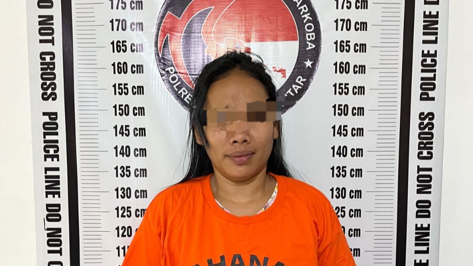 Rahasia di Balik Kasur Perempuan Ini Bikin Polisi Tercengang Rahasia di Balik Kasur Perempuan Ini Bikin Polisi Tercengang