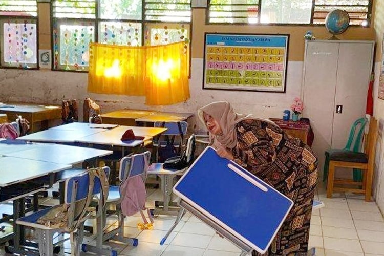 Disdik Lebak memberikan klarifikasi atas laporan seorang orang tua siswa yang mengaku diminta mengganti satu set meja dan kursi.