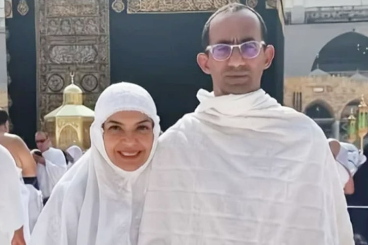 Ibrahim Sjarief Assegaf berdarah arab, berasal dari garis keturunan Nabi Muhammad SAW. Almarhum aktif dalam pembangunan keilmuan.