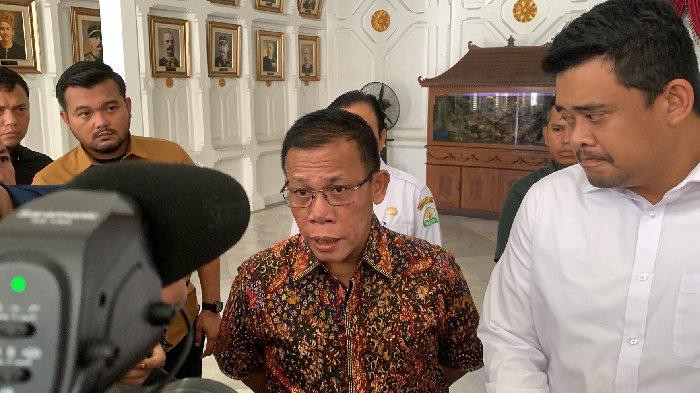 Bupati Tapteng Masinton Pasaribu saat bersama Gubsu di Banda Aceh