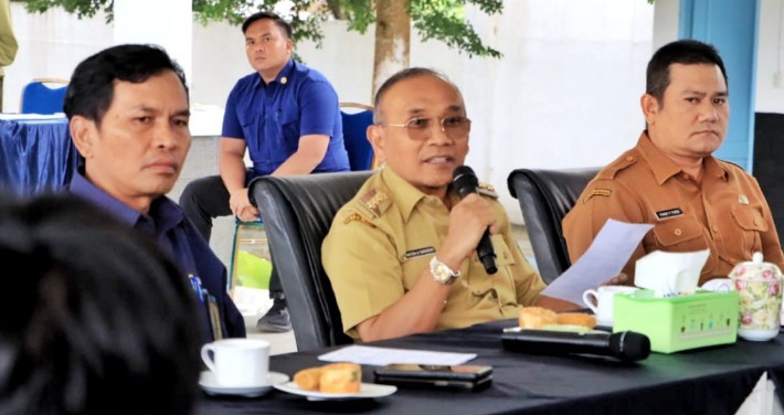 Bupati Simalungun saat menerima audensi Manajer PT PLN UP3 Pematangsiantar.