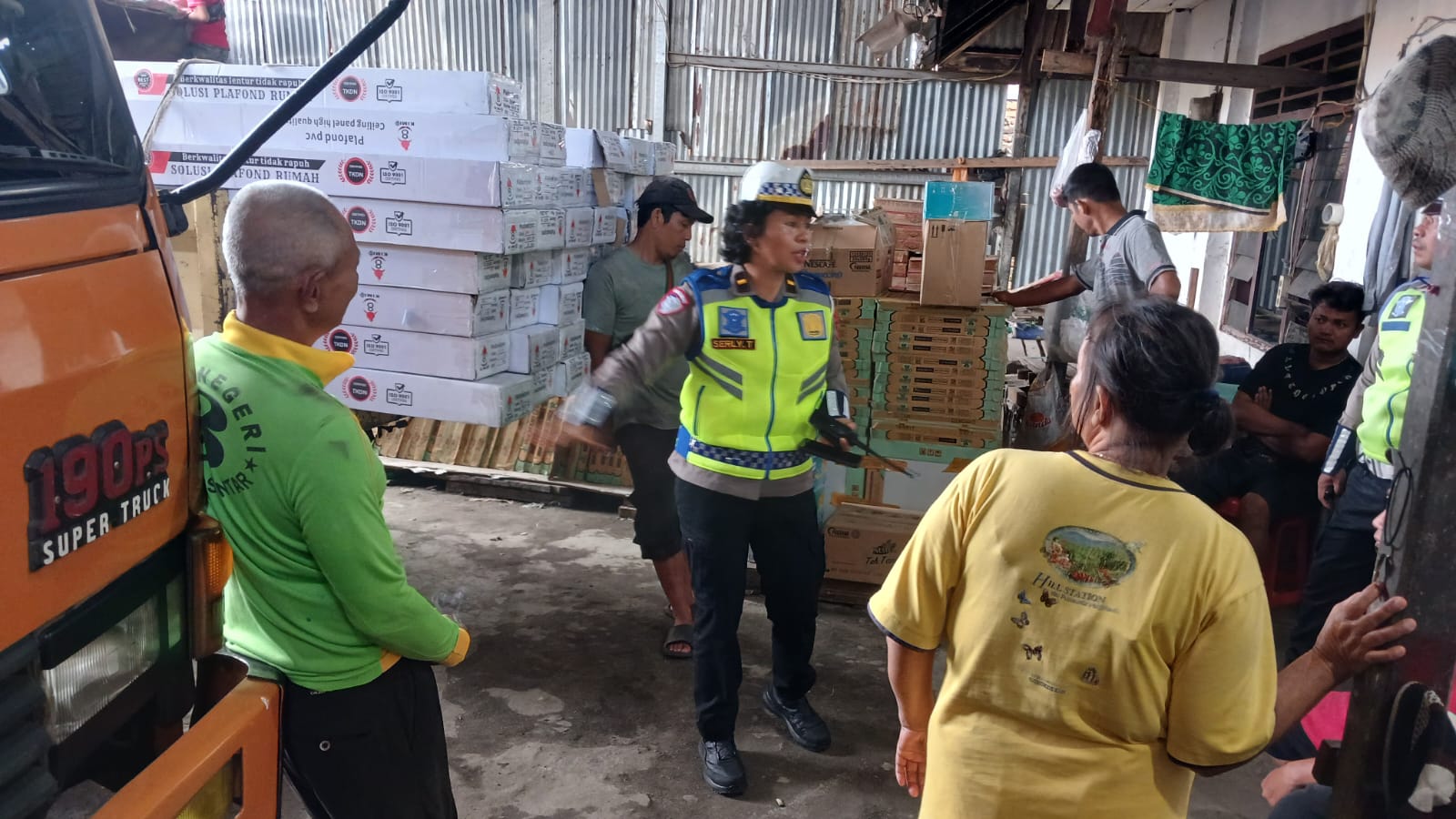 Polisi mensosialisasikan dampak kendaraan ODOL ke pengusaha ekspedisi. Ist
