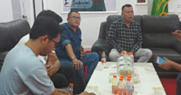 Ketua DPRD Sergai Togar Situmorang saat diwawancarai Tim Sinata.id