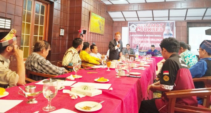 PACS saat menggelar bedah dn launching buku di Siantar Hotel