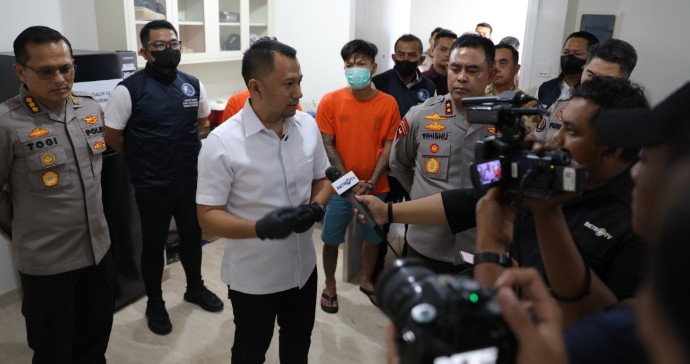 Kapoldasu dan Dirresnarkoba Poldasu saat memberikan keterangan pers
