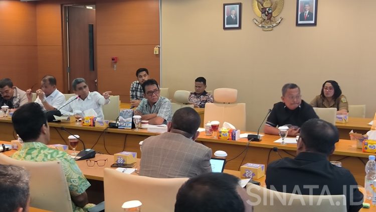 Rapat DPRD Sumut membahas dugaan pencemaran sungai di Desa Bartong. Ist