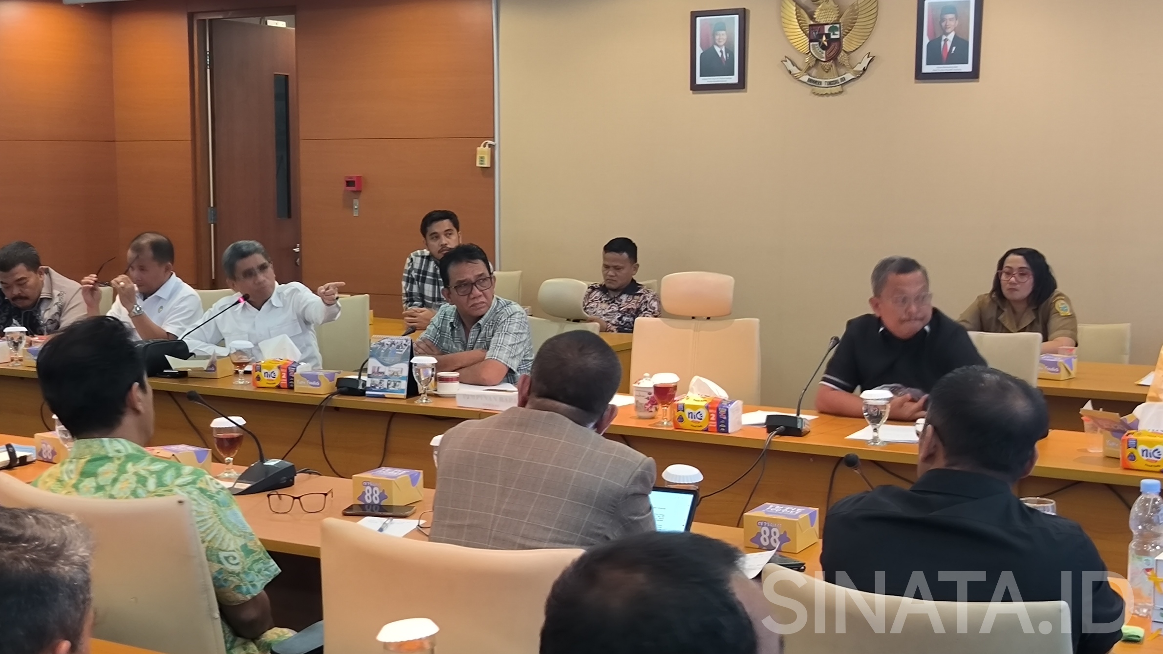 Rapat DPRD Sumut membahas dugaan pencemaran sungai di Desa Bartong. Ist