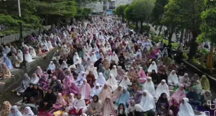 Suasana shalat id di lapangan Haji Adam Malik Pemtangsiantar