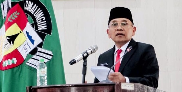 Bupati Simalungun Anton Achmad Saragih saat menyampaikan Ranperda RPJMD