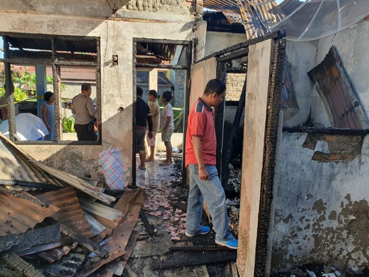 Kondisi rumah milik warga usai mengalami insiden kebakaran. (foto:ist)