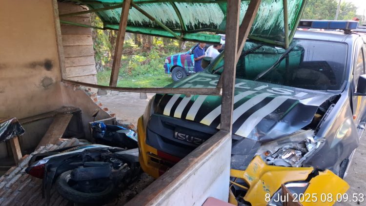 Mobil dinas Polres Simalungun terlibat kecelakaan. ist