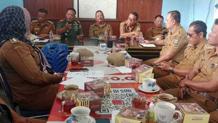 Rapat koordinasi membahas polemik pungutan di Kelurahan Timbang Galung dihadiri Forkopimca Siantar Barat. (ist)