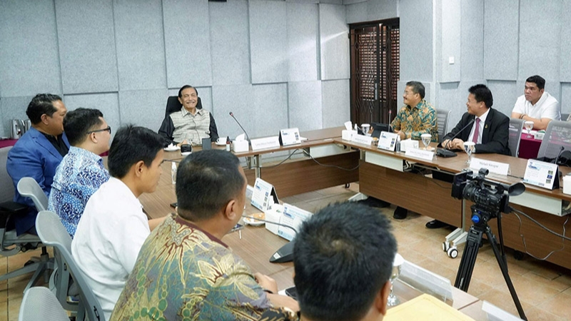 Rapat berlangsng di kawasan Danau Toba. (Foto: sinata/Pemprov Sumut)