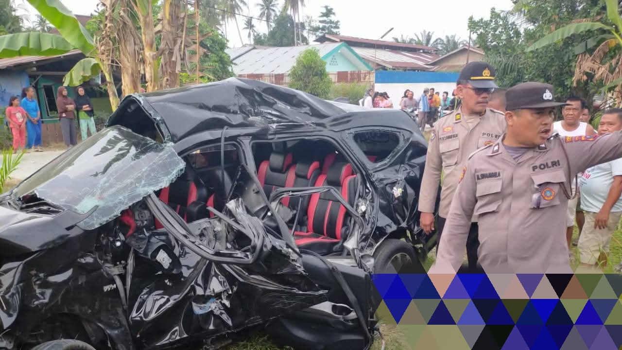 Kondisi minibus ringsek pasca tertabrak kereta api di Kampung Pompa Perlanaan Simalungun. ist