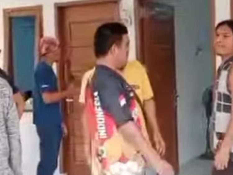 Salah satu tempat ibadah umat Kristen di Sumatera Barat, Minggu (27/7), dirusak sekelompok intoleran.