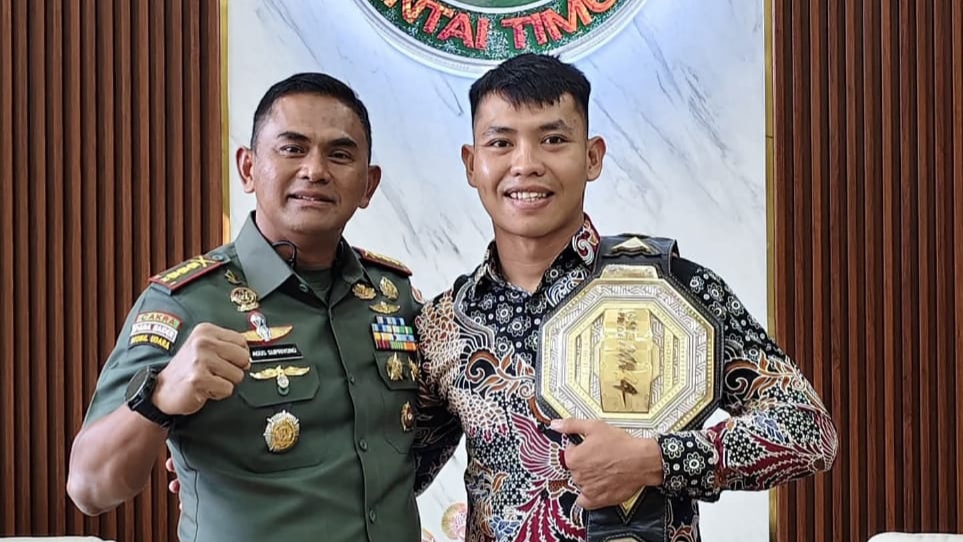 Ronald Siahaan berkunjung ke Korem Pantai Timur. (foto/ist)