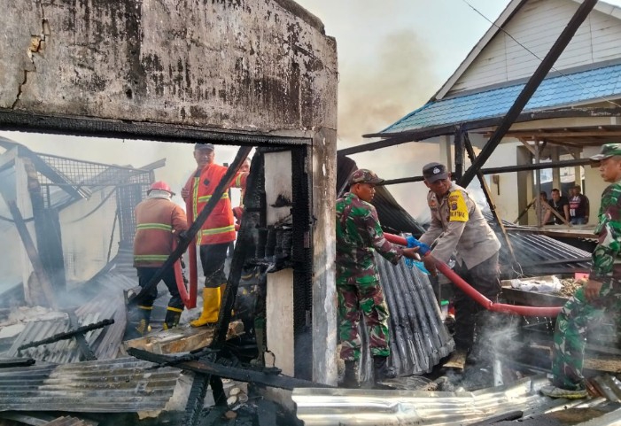 Pasar Serbelawan yang terbakar