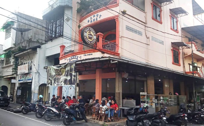 Warung Kopi Kok Tong berdiri tahun 1925