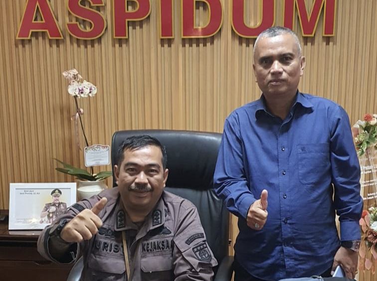 Asisten Tindak Pidana Umum (Aspidum) Kejaksaan Tinggi Sumatera Utara, Jurist Precisely Sitepu, SH, MH, dan Pemimpin Umum Sinata.id, Martiaman Sijabat.