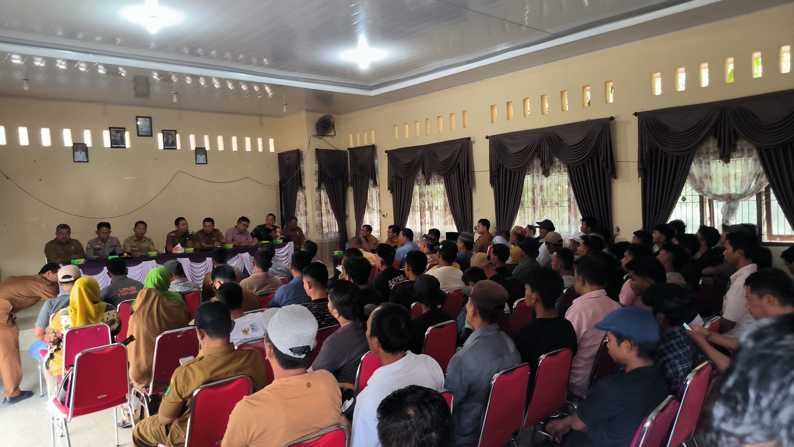 Sosialisasi pendirian PKS di Batu Godang. (foto: sinata)