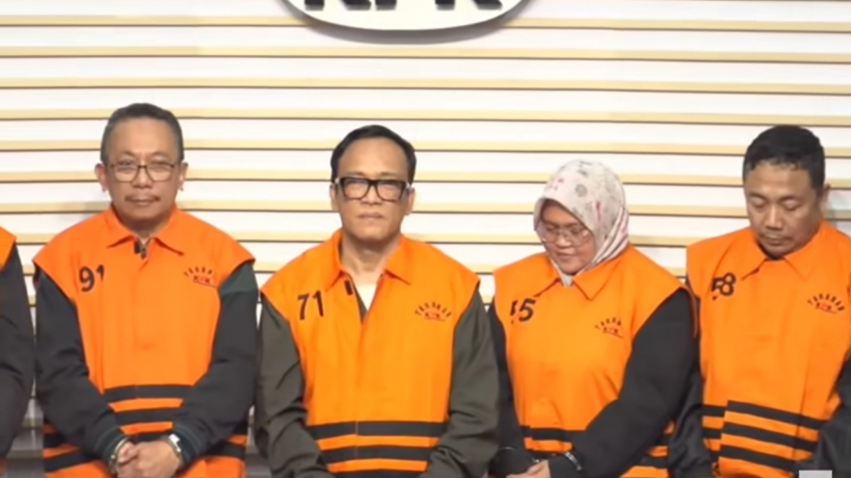 Wamenaker Immanuel Ebenezer Berurai Air Mata saat Ditahan KPK Kasus Pemerasan