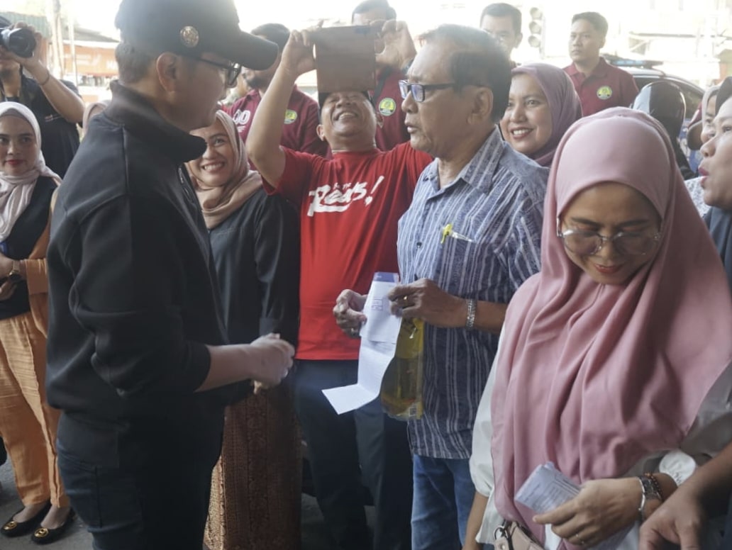 Warga mengikuti Senam Germas (Gerakan Masyarakat Sehat).