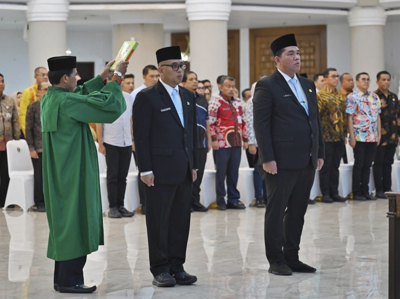 Bobby Nasution melantik dua Pejabat Eselon II di Lingkungan Pemerintah Provinsi Sumut.