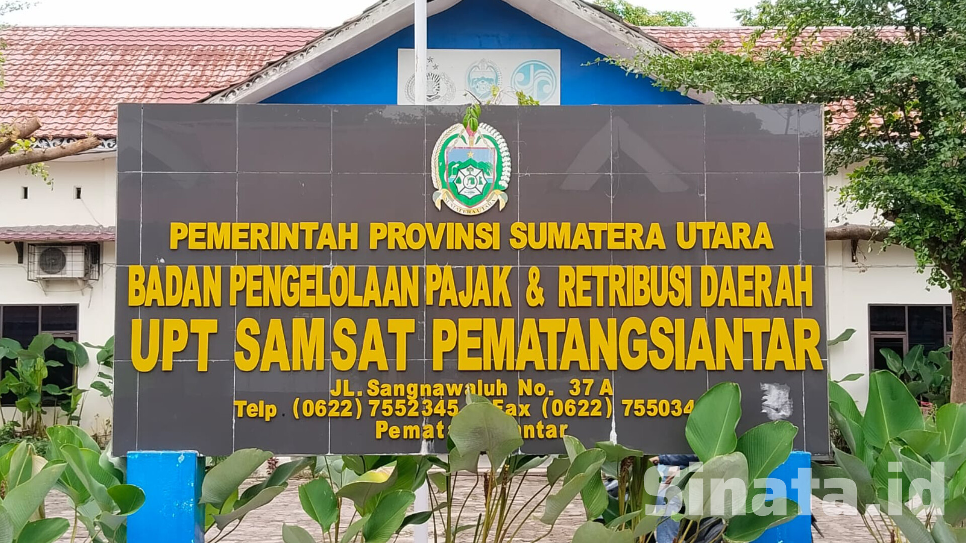 Plang kantor Samsat Pematangsiantar. (Foto: sinata/hendri)