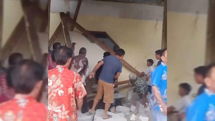 Tangkapan layar video gereja ambruk di Poso usai diterjang gempa. (foto: ist)