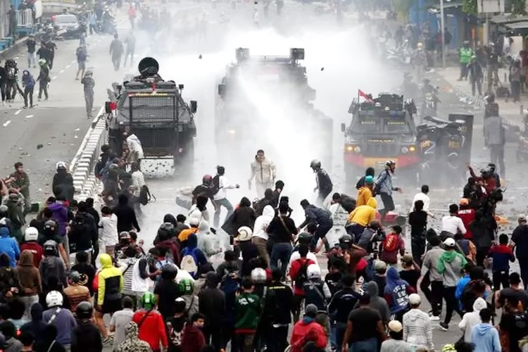 Publik menunggu apakah demo besar 25 Agustus yang ramai di media sosial itu akan berujung pada aksi nyata di lapangan, atau sekadar isu viral.