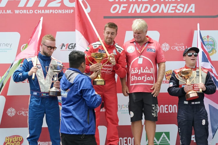 Rusty Wyatt Pertahankan Gelar Juara F1 Powerboat 2025 di Danau Toba
