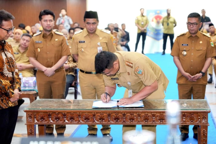 Bobby Nasution Tandatangani Komitmen Nasional Percepatan Eliminasi TBC