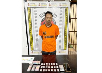 Tersangka Sucipto alias Cecek dan barang bukti