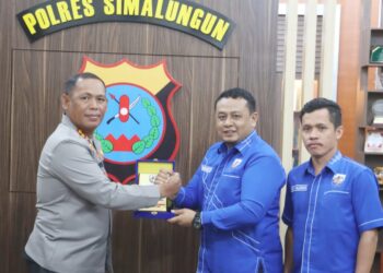Kapolres Simalungun, AKBP Marganda Aritonang, S.H., S.I.K., M.M dan Ketua KNPI Kabupaten Simalungun Sabar Sirait 