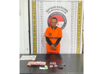 Tersangka AS dan barang bukti