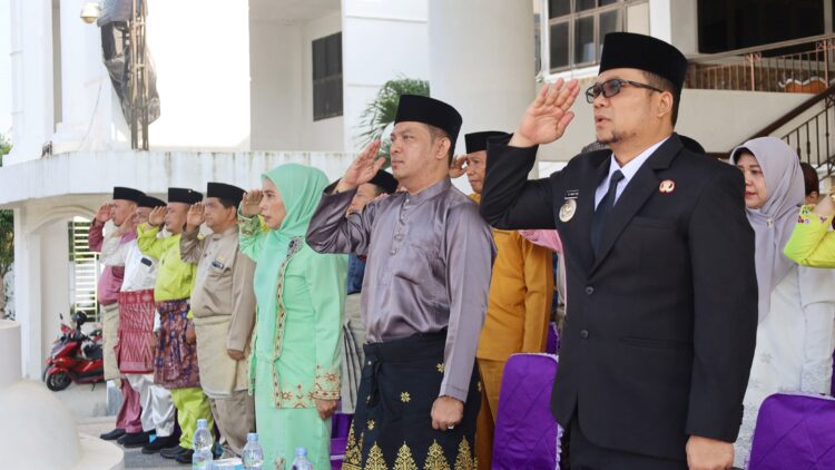 Wali Kota Tanjungbalai, Mahyaruddin Salim pimpin upacara peringatan Hari Pendidikan Nasional (Hardiknas) 2025