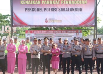 Kapolres Simalungun AKBP Marganda Aritonang, S.H., S.I.K., M.M., memimpin langsung upacara Kenaikan Pangkat Luar Biasa Kabag SDM AKBP Gandhi Hutagaol S.H