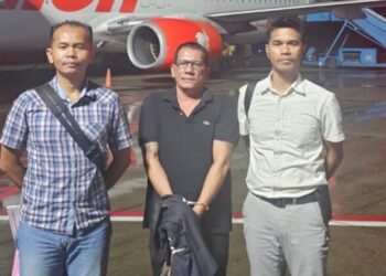 Polisi mengamankan Leonardo Pakpahan satu terduga penganiayaan teknisi di Batam. (Foto Ist)
